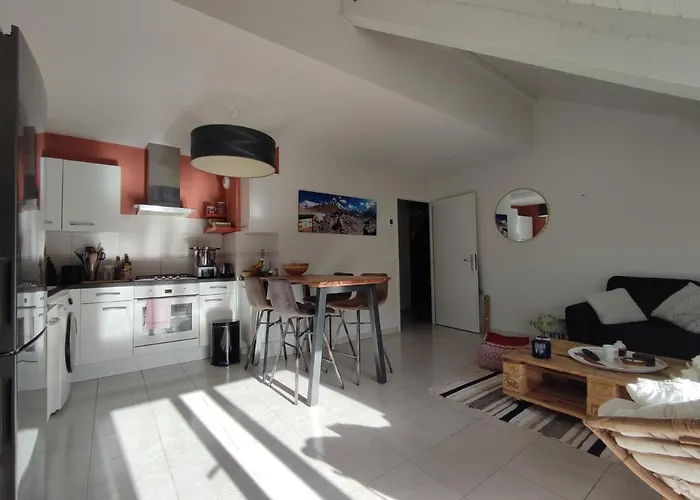 Appartement Plein Centre Village, Vue Montagnes, Proximite Immediate Lac